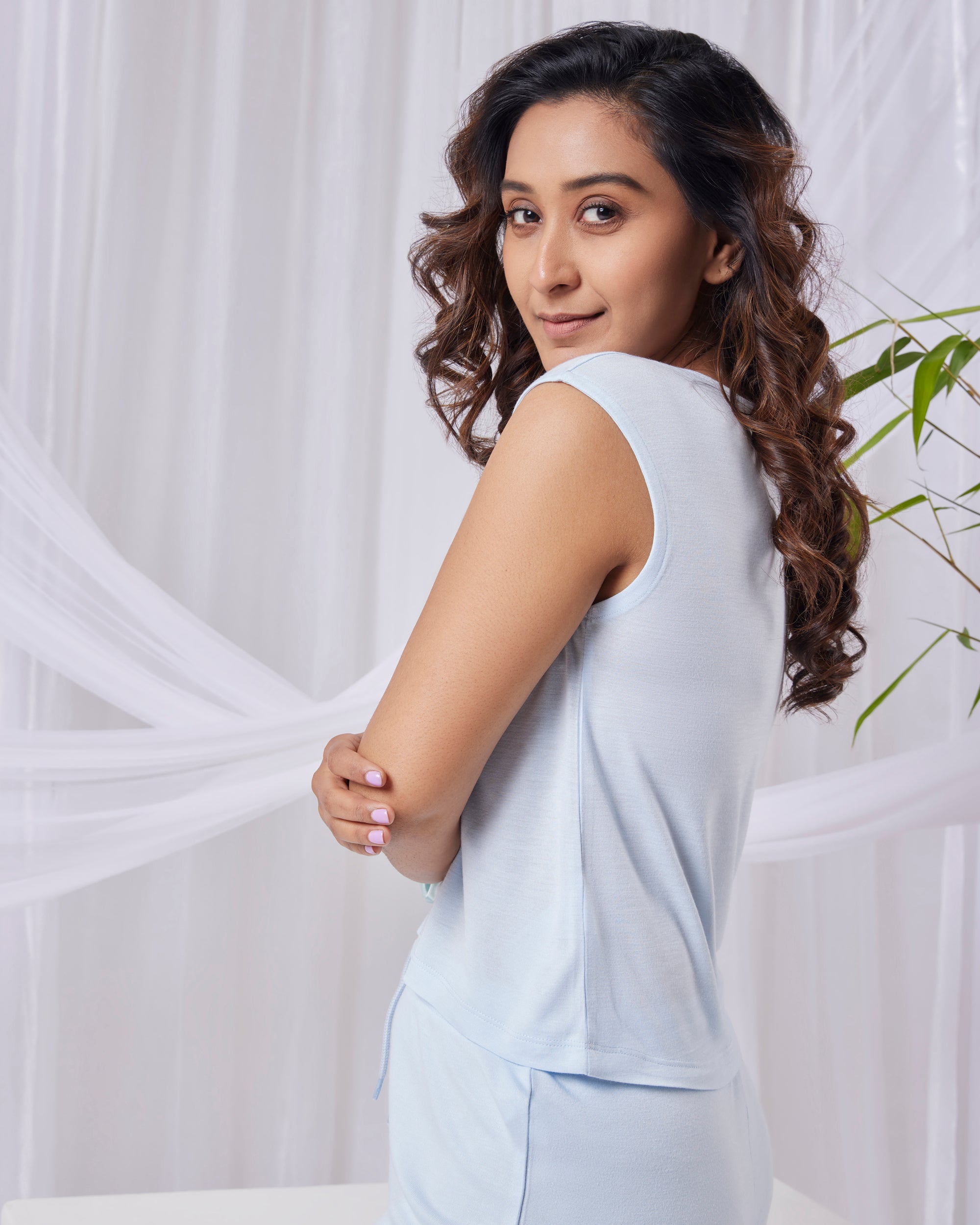 SoftSleep womens Aurora Cloud Blue bamboo top
Relaxed fit design for effortless lounge and home wear
Women’s Aurora loungewear set in cloud blue, featuring a relaxed-fit short-sleeve top and matching shorts made from soft, breathable fabric for all-day comfort and cozy nigh