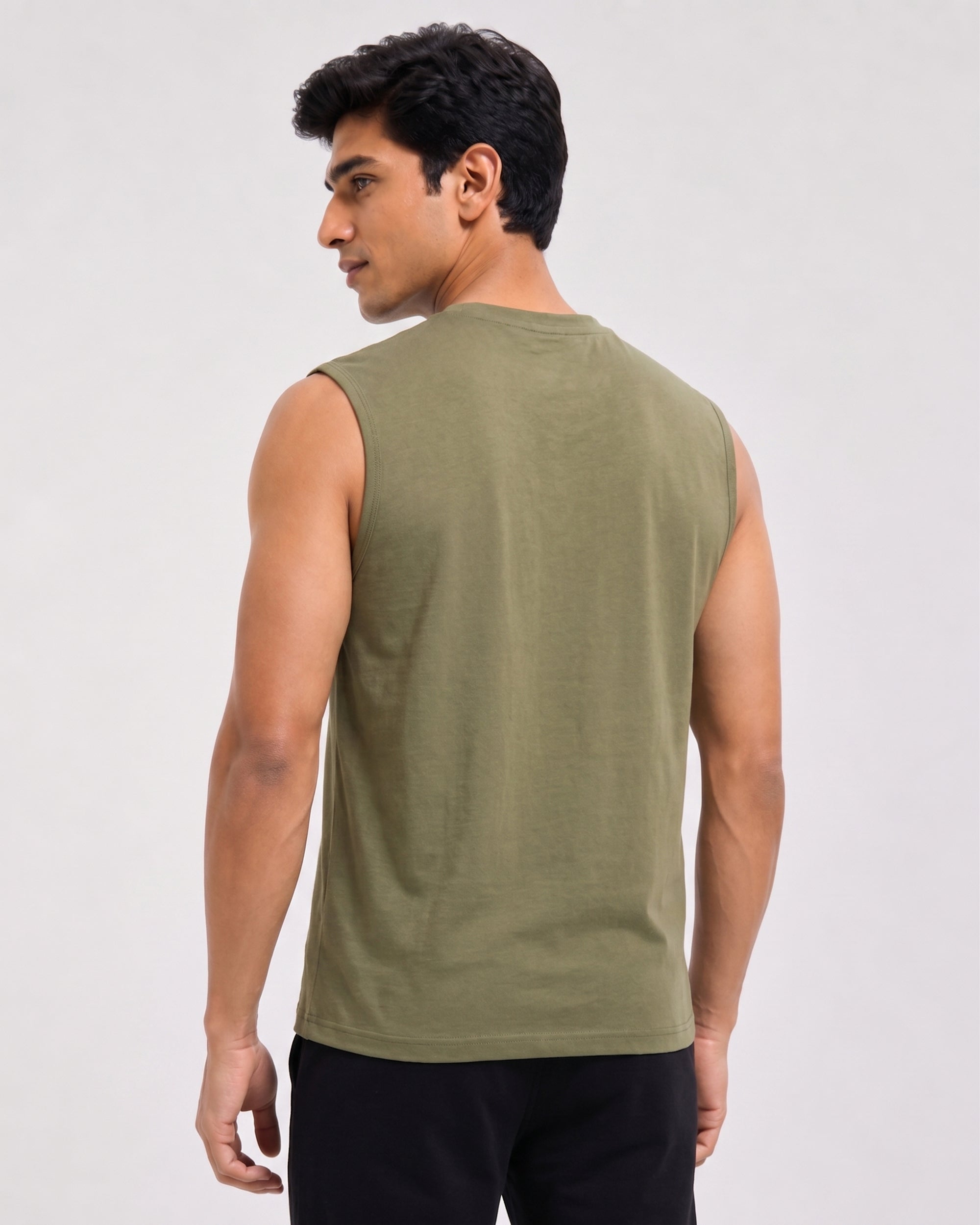 Olive green men's airy lounge tee with thermoregulating bamboo fabric for lightweight wear