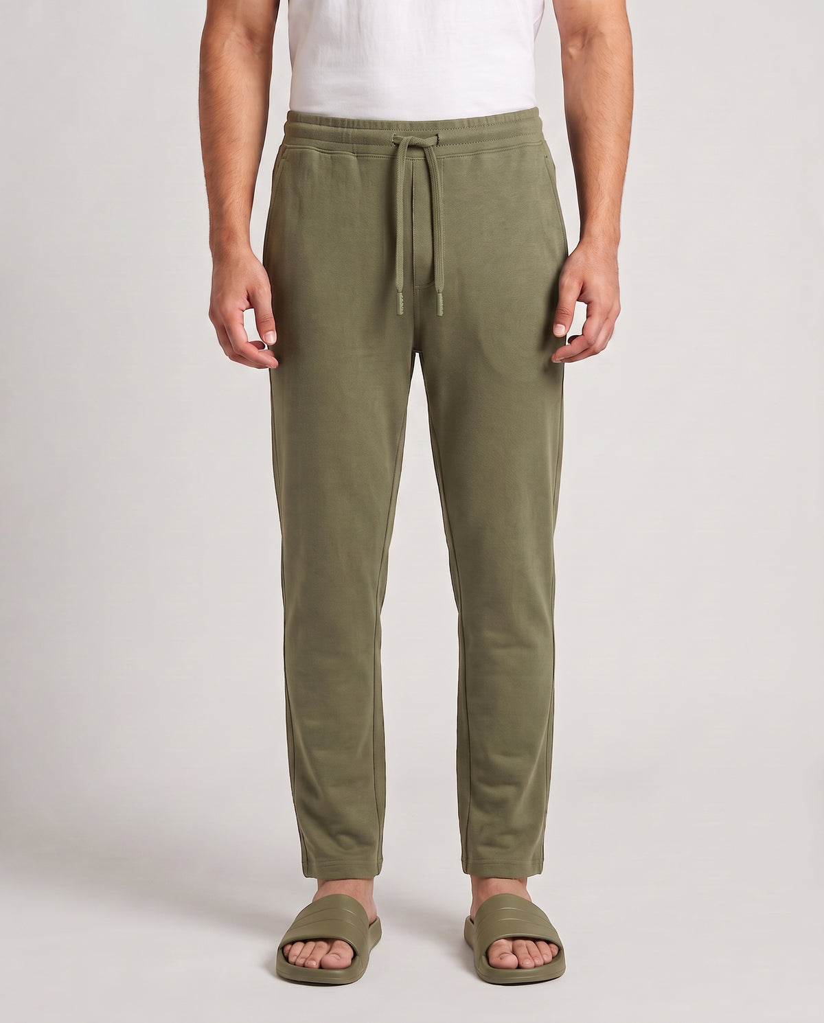 Olive green men's comfortable lounge short with thermoregulating bamboo fabric for daily wear