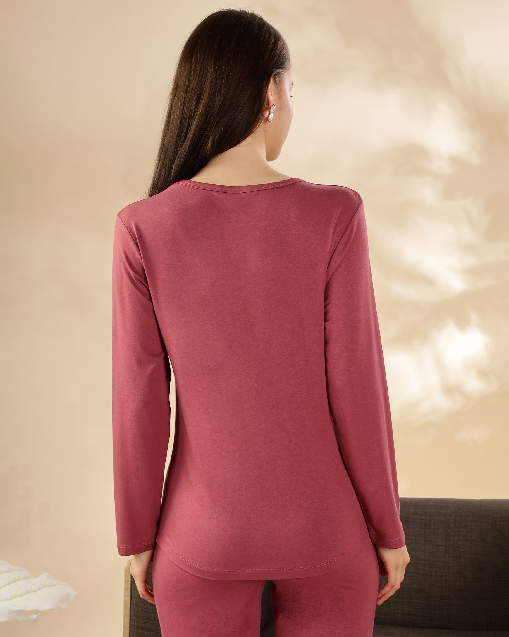 Estelle Bamboo Tee Wild Rose full sleeve
Soft smooth bamboo fabric top
Women’s casual comfortable t-shirt
Breathable lightweight material
Eco friendly sustainable wear
Classic full sleeve silhouette
Minimal style everyday essential
Easy to layer or wear solo
Wild Rose timeless shade
Comfort focused bamboo tee