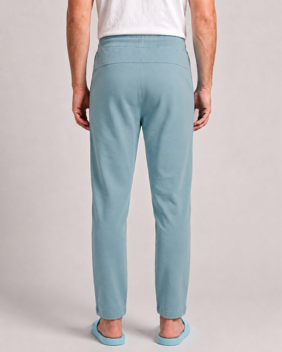 Nile blue men’s relaxed lounge top featuring bamboo fabric, cotton softness and breathable thermoregulating comfort